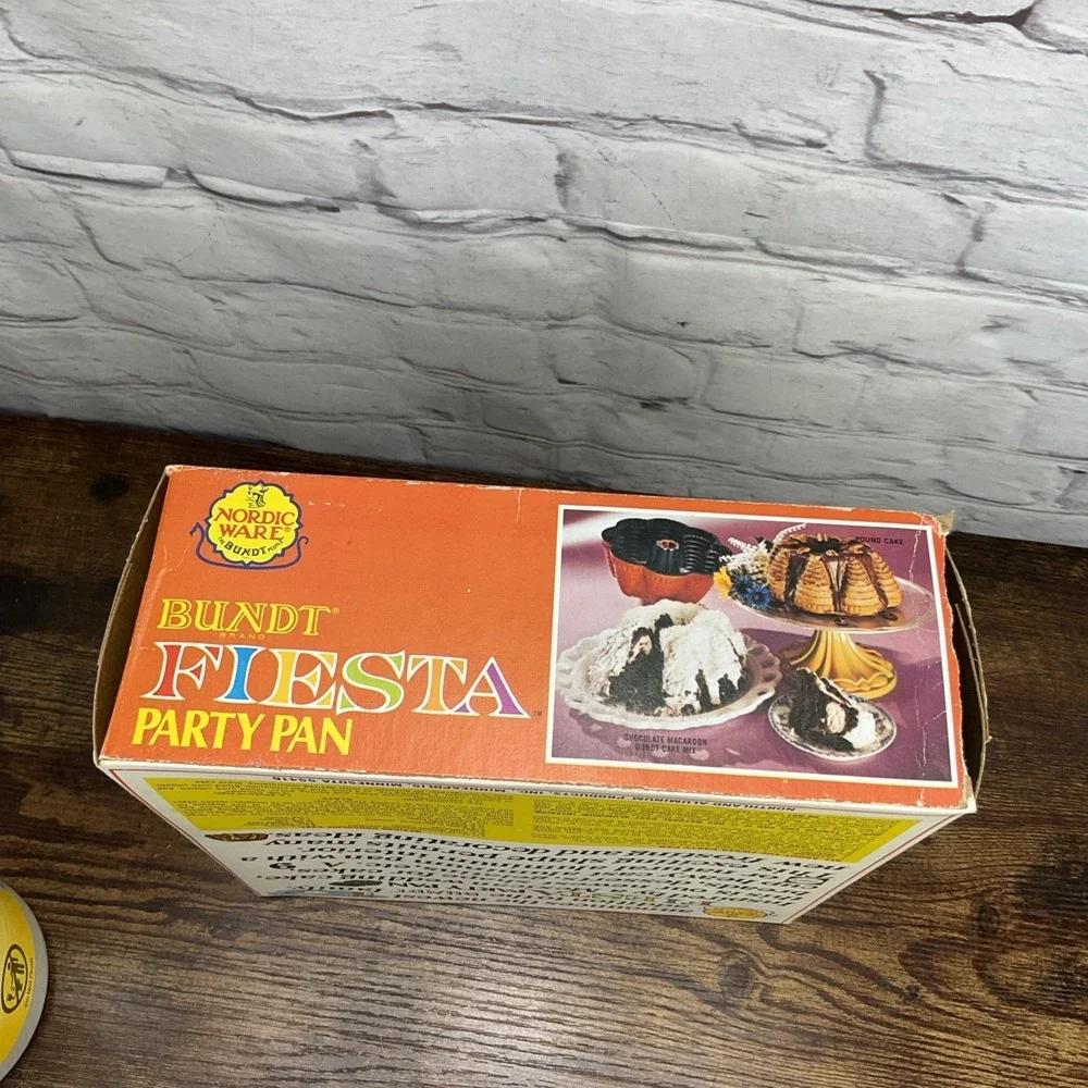 New Vintage Nordic Ware Bundt Fiesta Party Pan Cast Aluminum Brown
